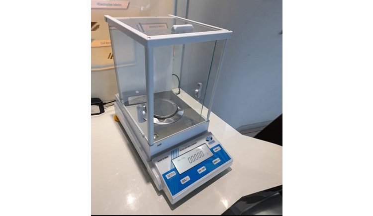 Analytical Balance by Endeavour